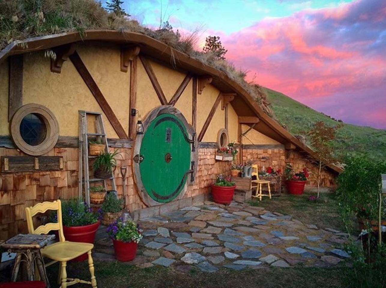Hobbit hole Airbnb