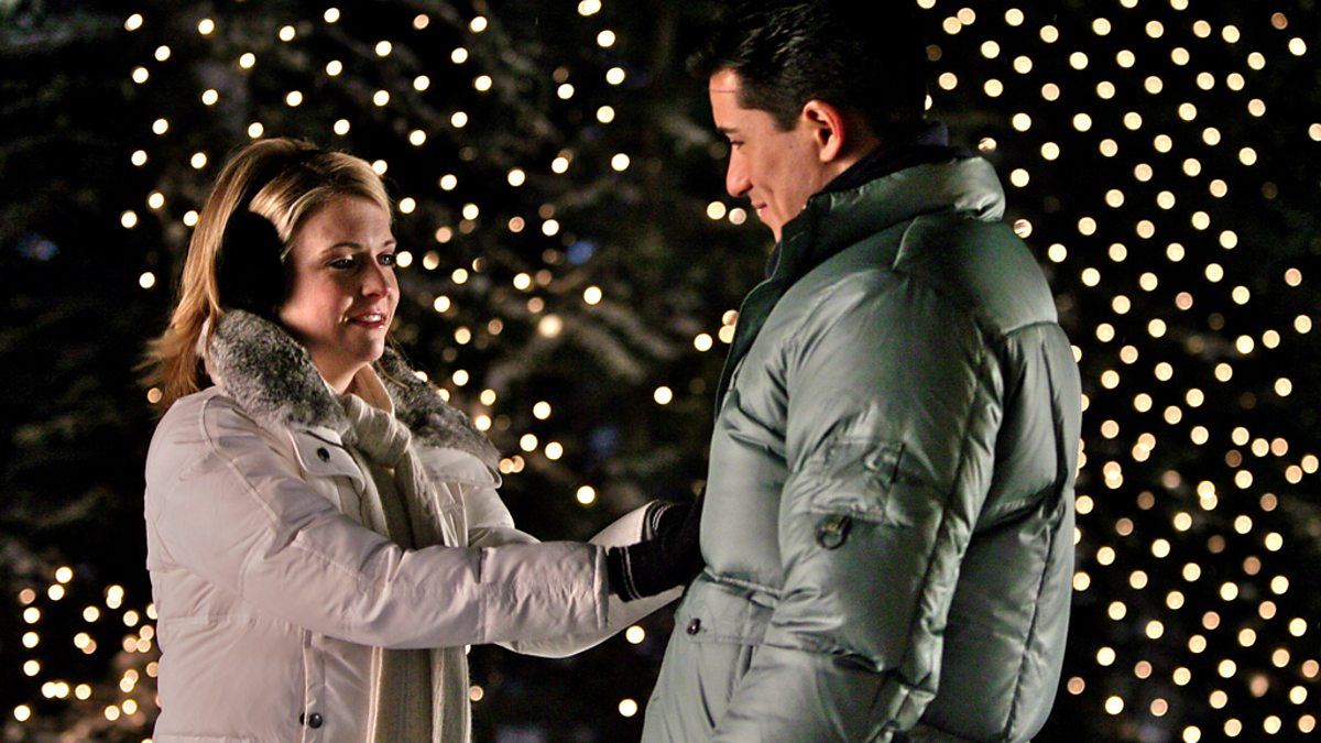 Melissa Joan Hart and Mario Lopez in Holiday in Handcuffs