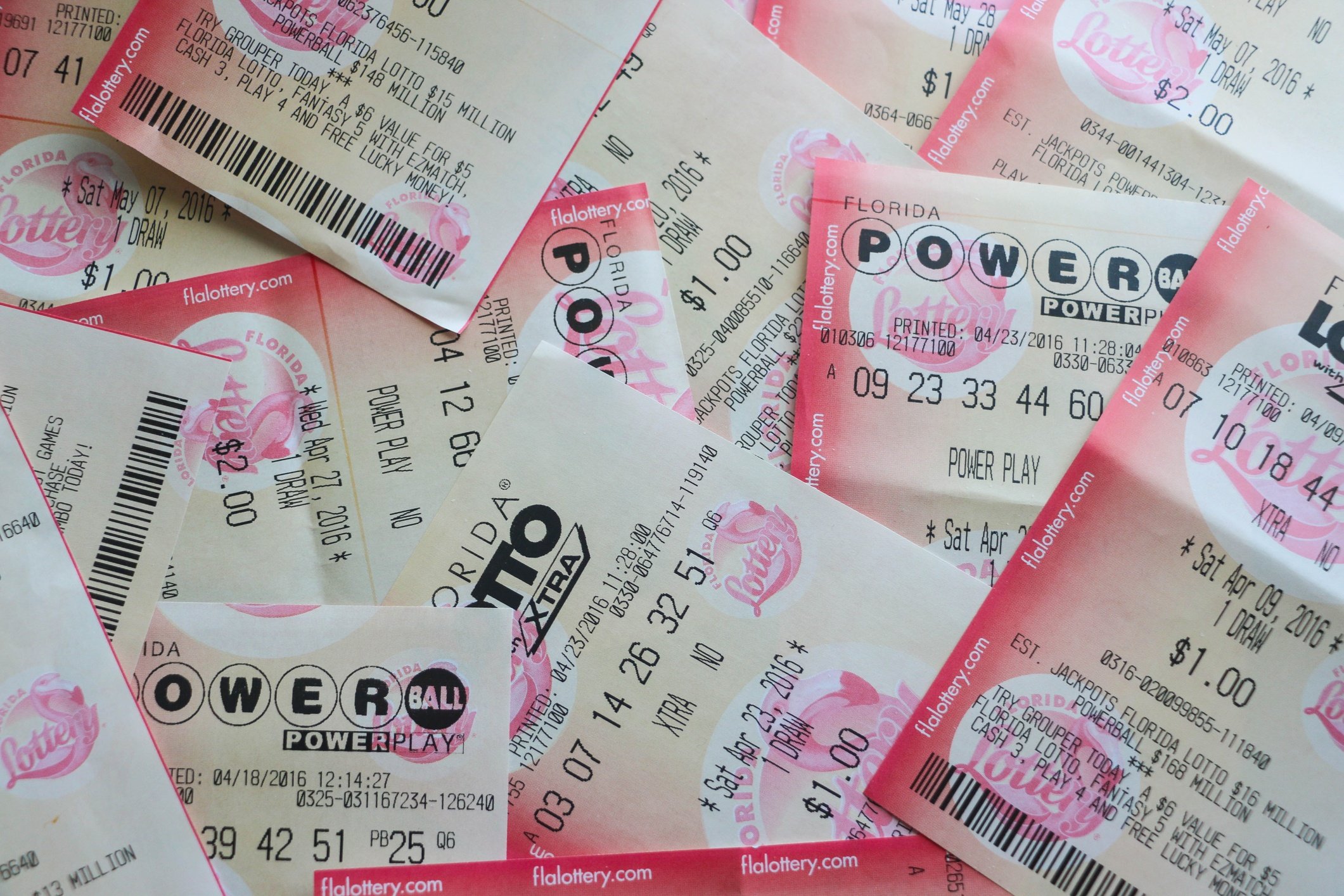 pile-loto-tickets.jpg?x95137