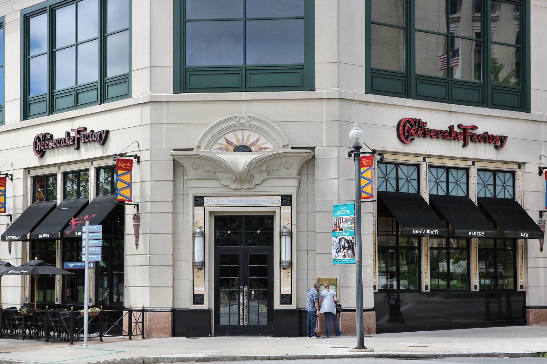 Cheesecake Factory restaurant exterior