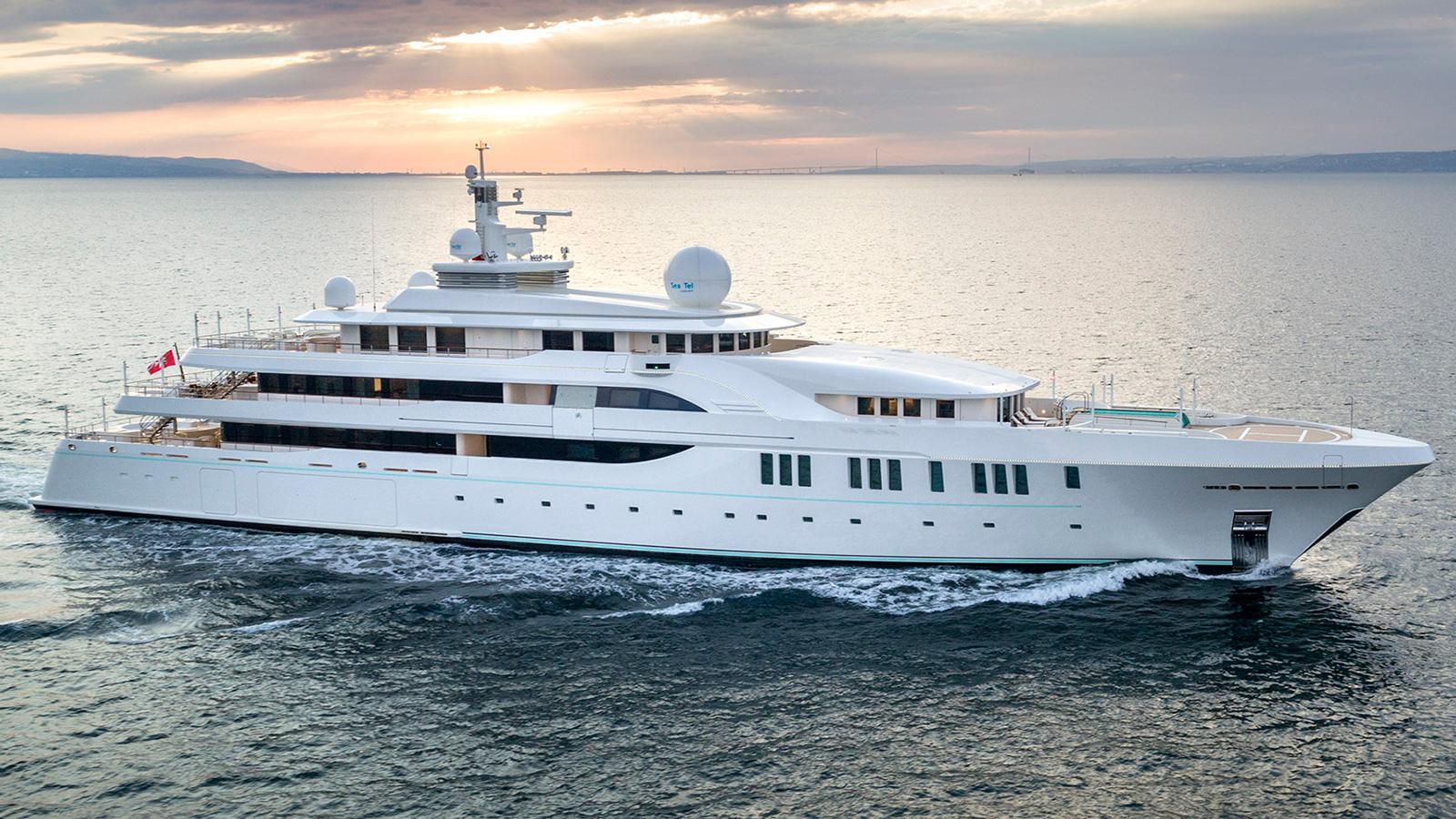 cost of renting superyacht