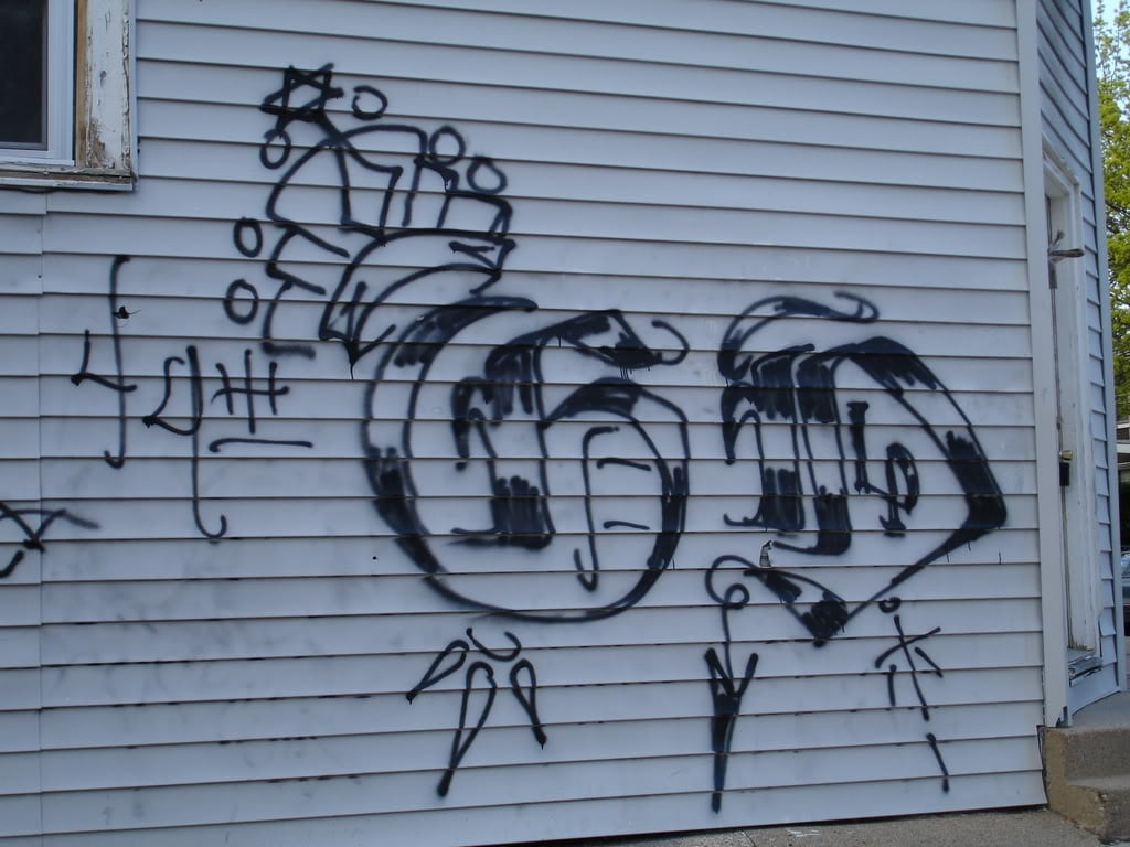 Gangster disciples street graffiti