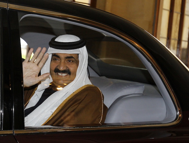 Sheikh Hamad bin Khalifa Al-Thani waves goodbye