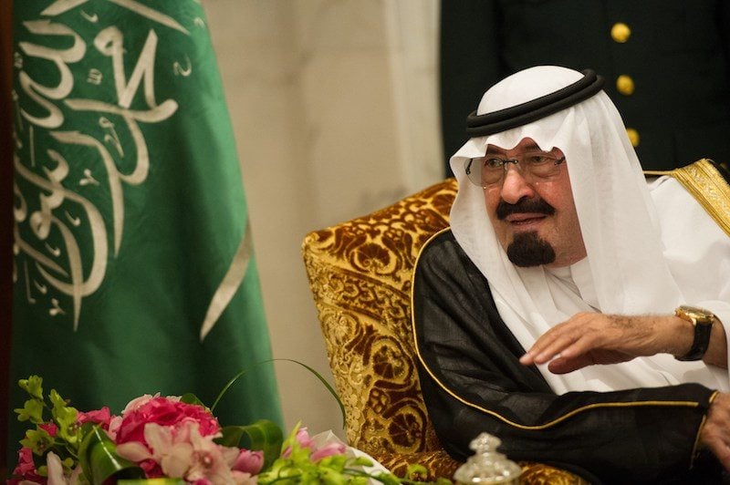 Saudi Arabia's King Abdullah bin Abdulaziz al-Saud talks with French President Francois Hollande 