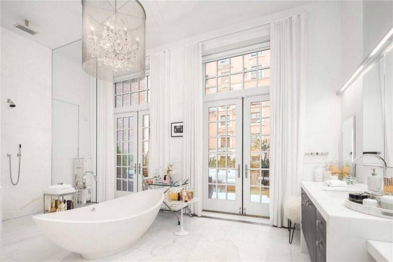 Jennifer Lopez Bathroom