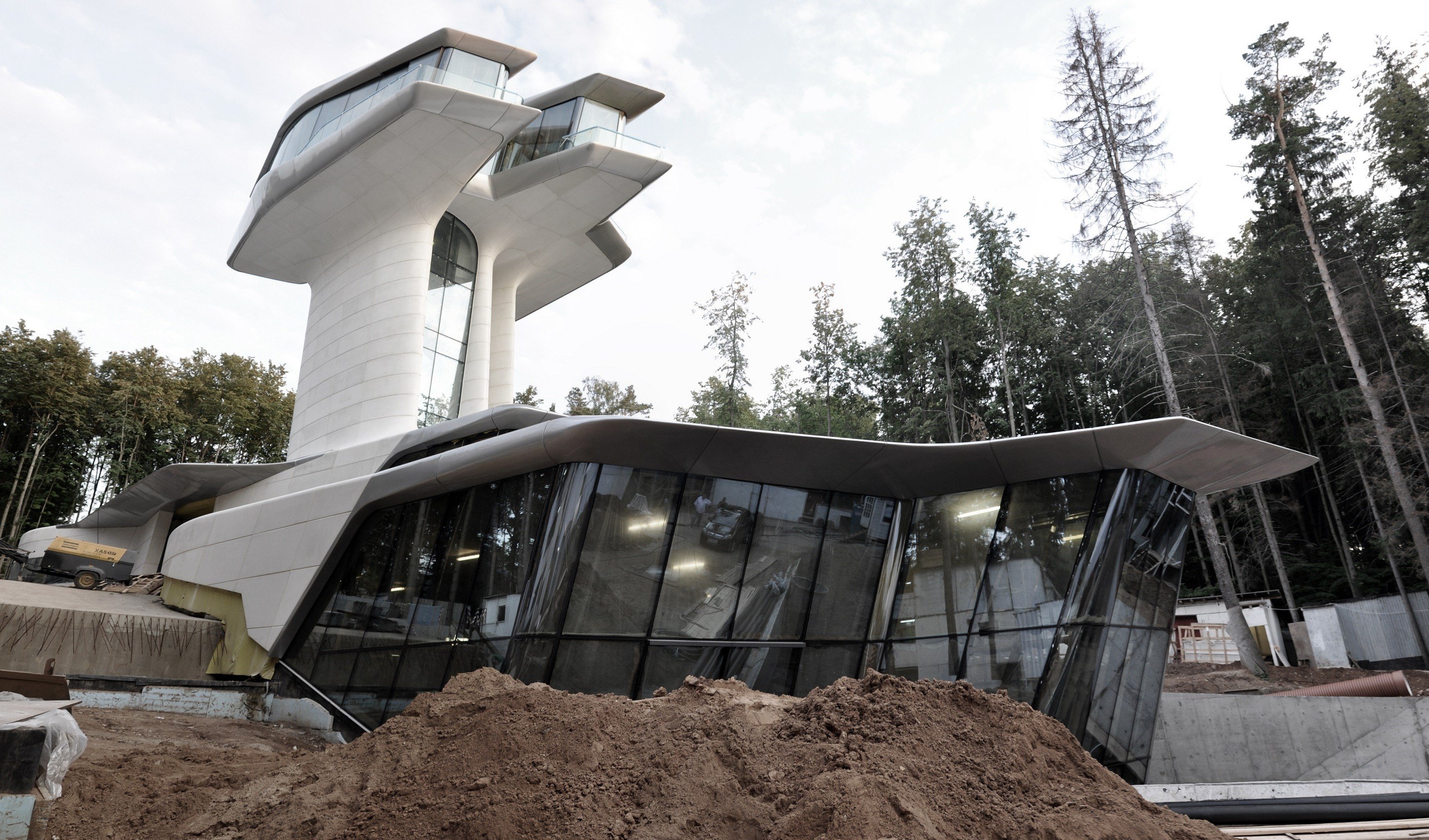 Naomi Campbell Spaceship house