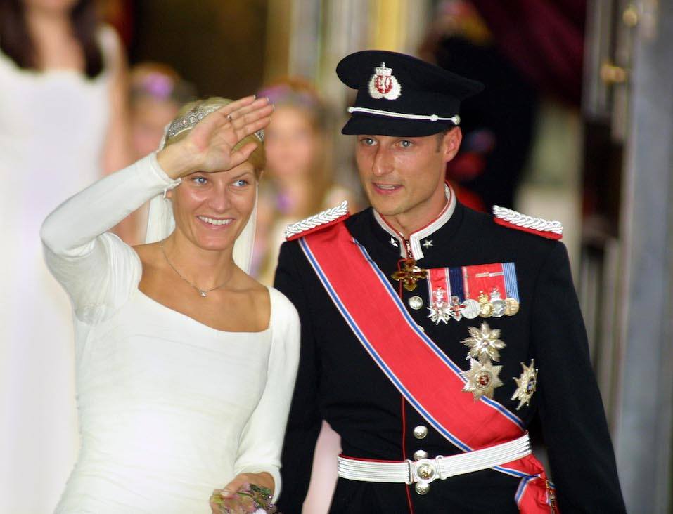 Norwegian Crown Prince Haakon and his bride Mette-Marit Tjessem Hoiby leave the Oslo Cathedral