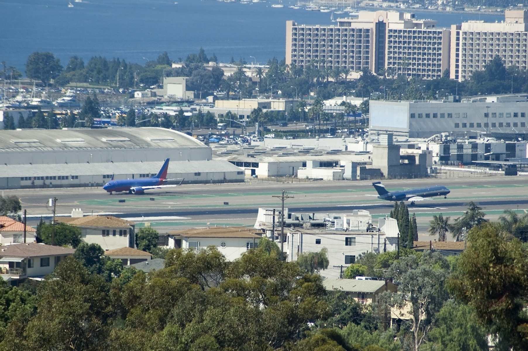 San Diego Airport plane landing
