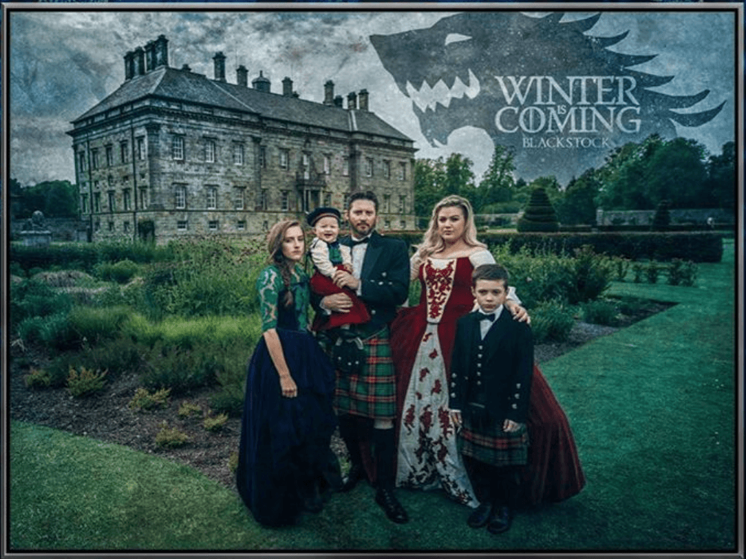 Kelly Clarkson's family wearing Game of Thrones outfits Kelly Clarkson's family wearing Game of Thrones outfits