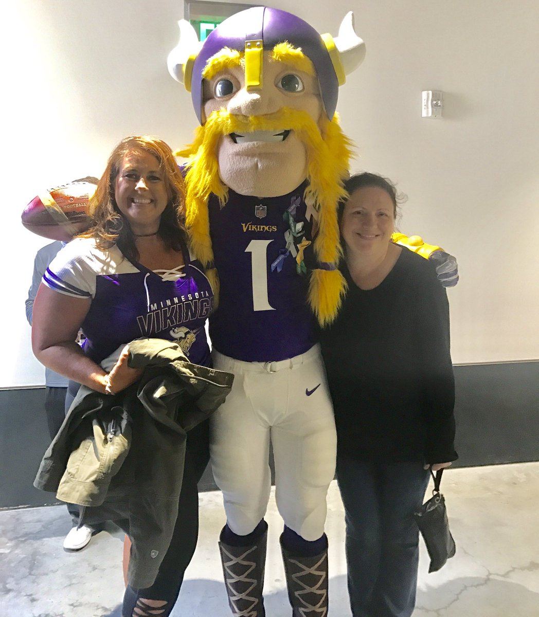 Amy Koch (left)