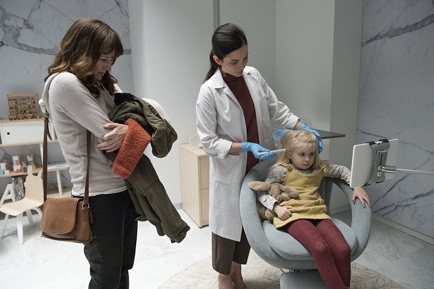 Jenny Raven, Rosemarie DeWitt, and Aniya Hodge in the Black Mirror episode "Arkangel" Jenny Raven, Rosemarie DeWitt, and Aniya Hodge in the Black Mirror episode "Arkangel"