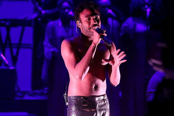 Childish Gambino performing "Redbone" Childish Gambino performing "Redbone"