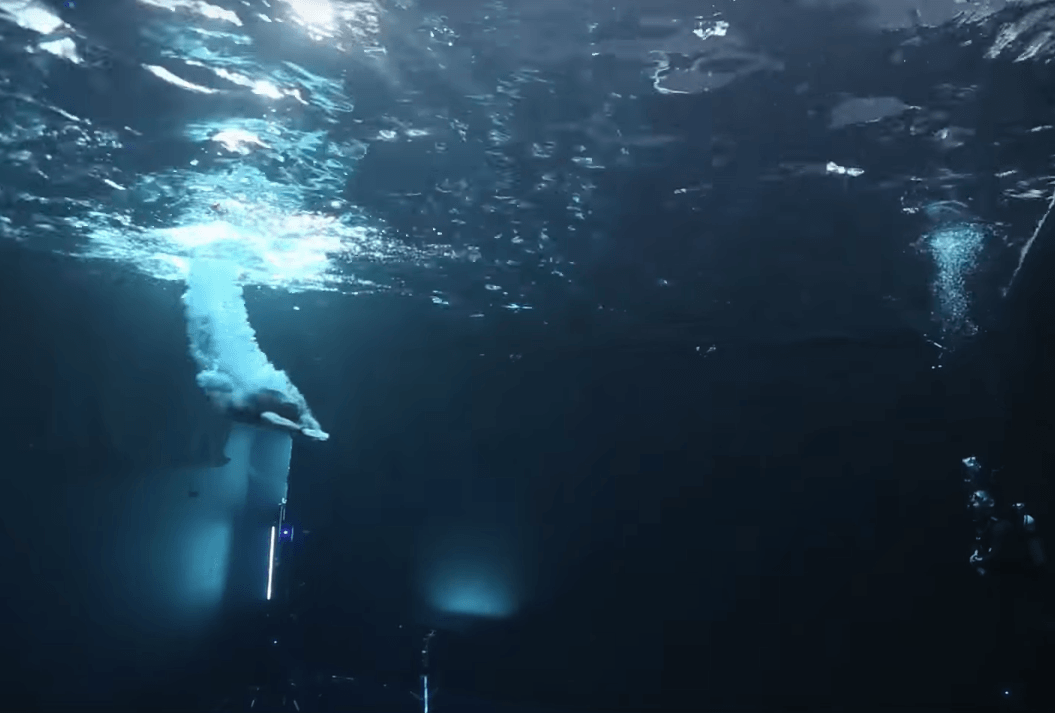 Chris Pratt films an underwater scene.