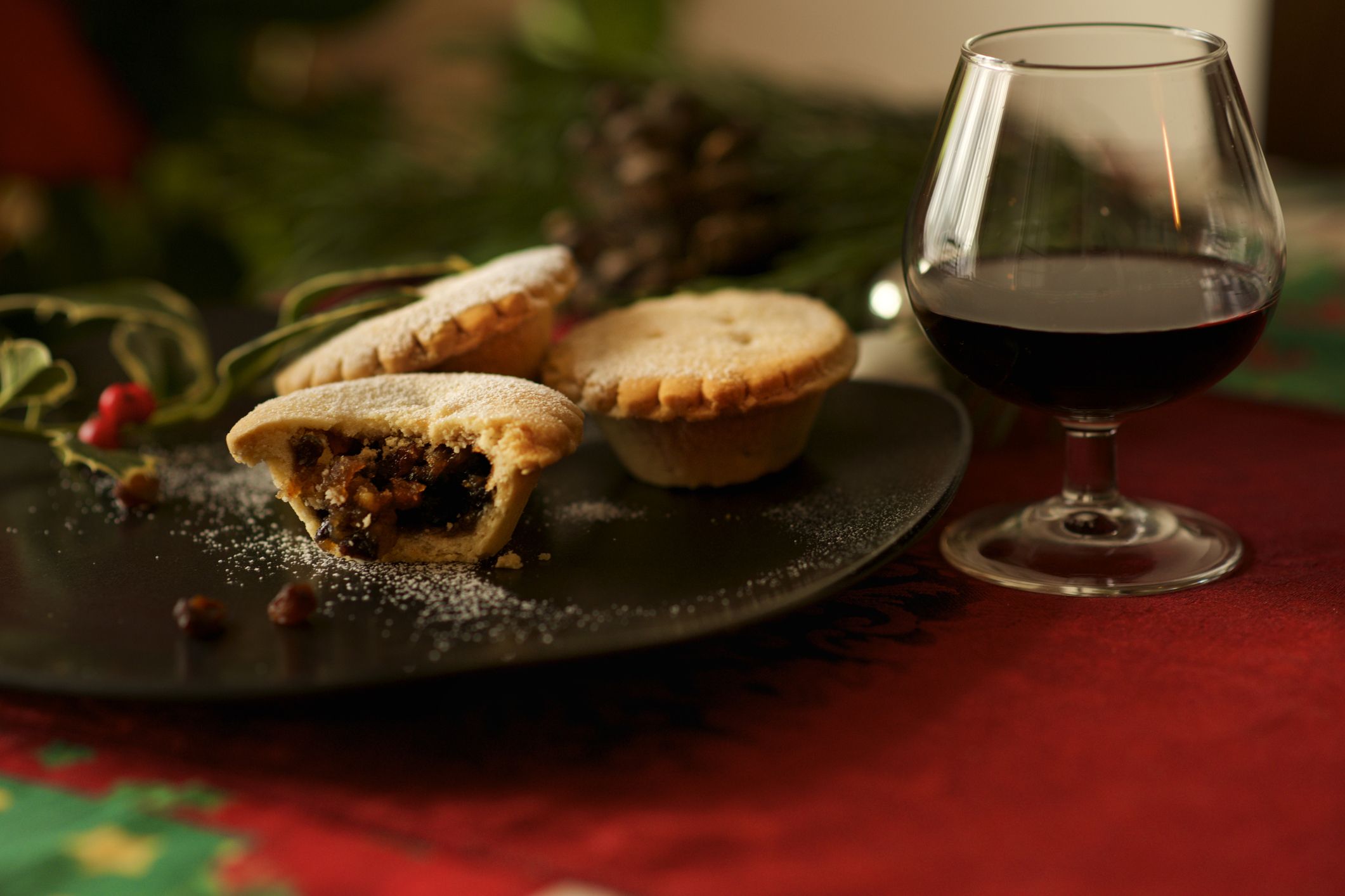 Christmas English Mince pie and mulled wine glass