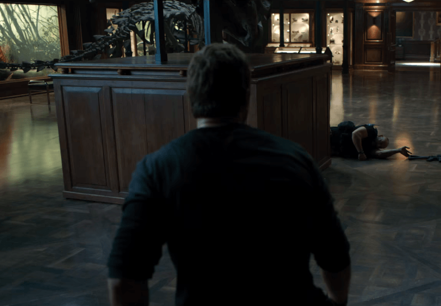 Chris Pratt in Jurassic World: Fallen Kingdom watching a fallen guard. 
