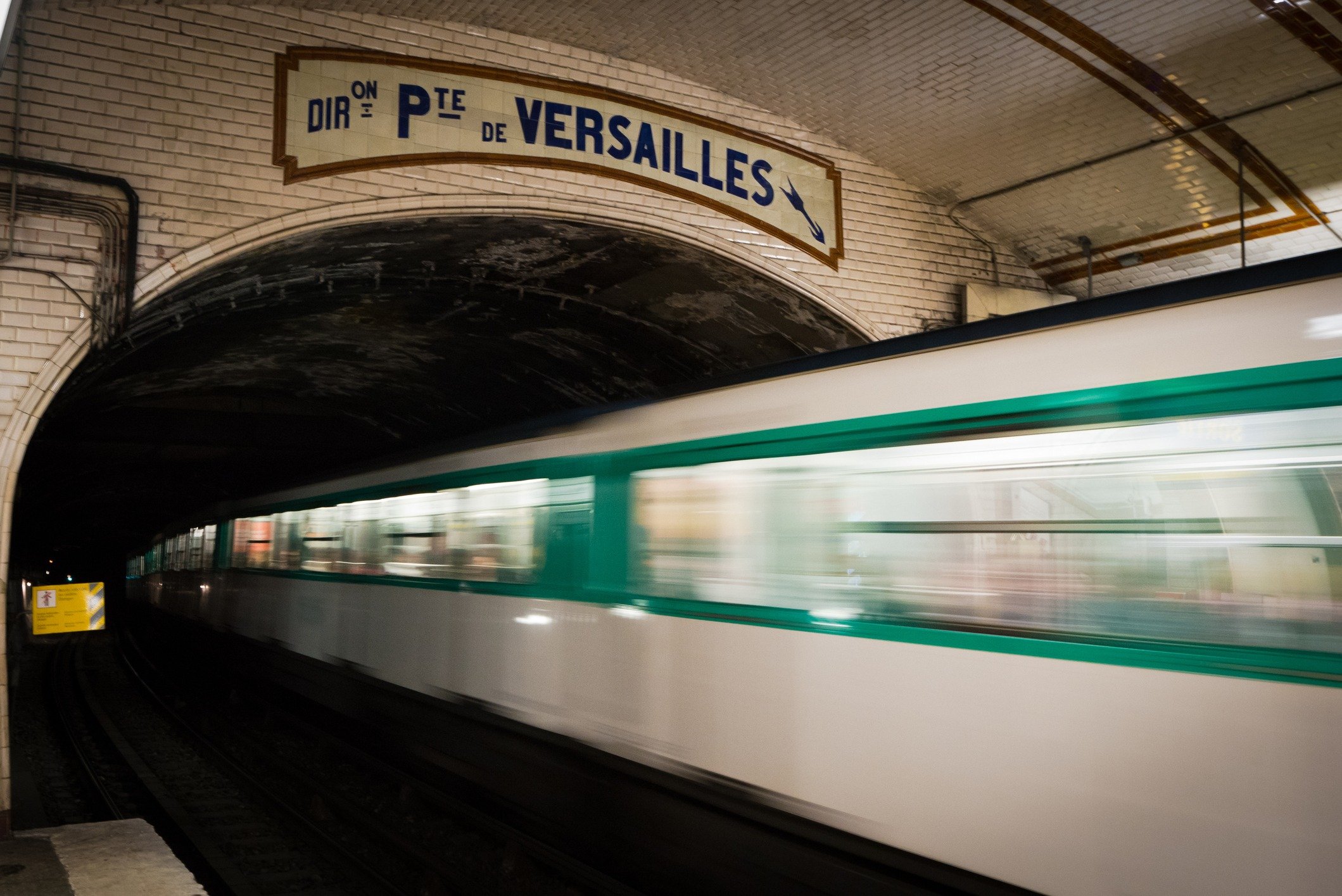 Parisian metro train headed towards Porte de Versailles