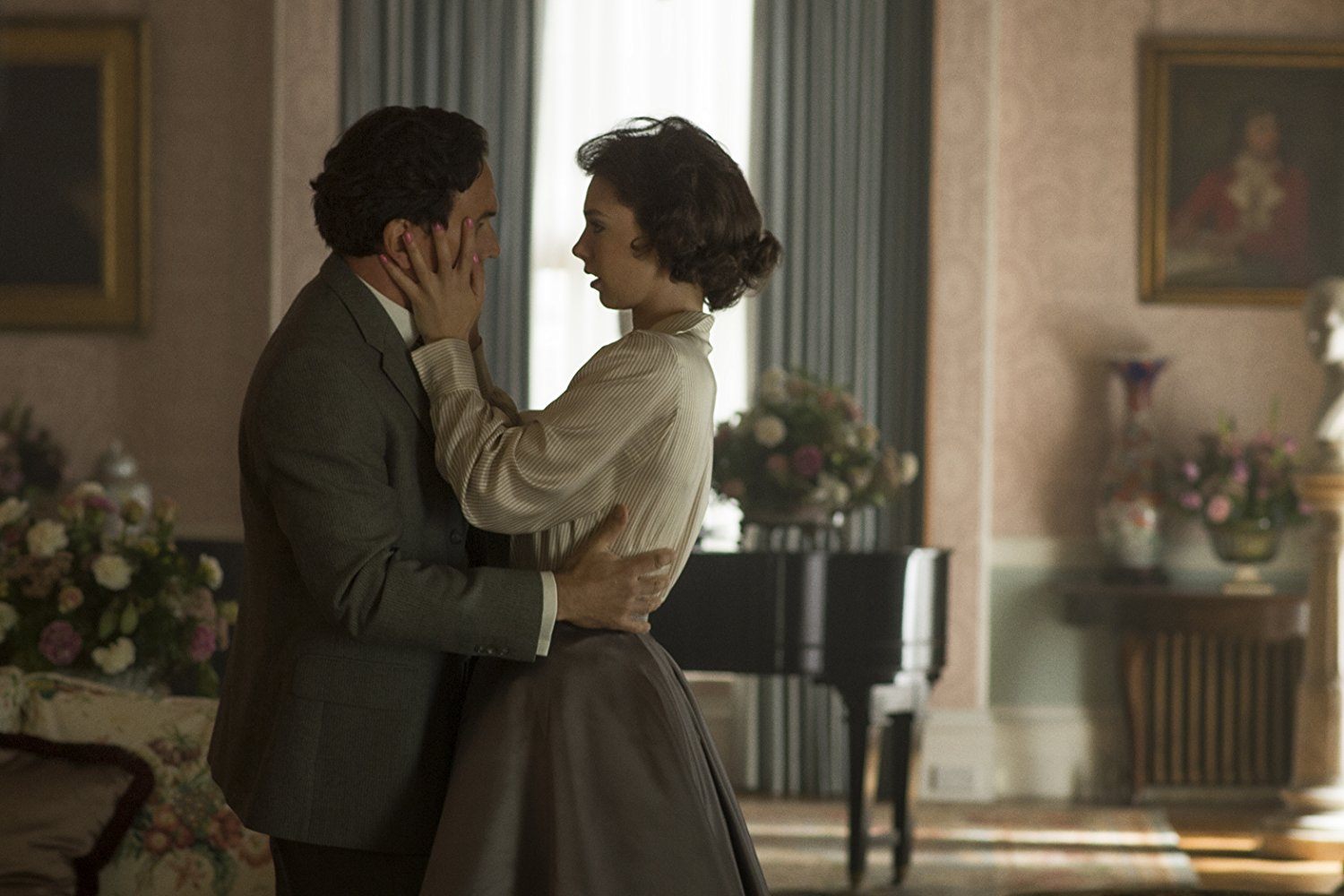 Ben Miles as Peter Townsend and Vanessa Kirby as Princess Margaret in The Crown