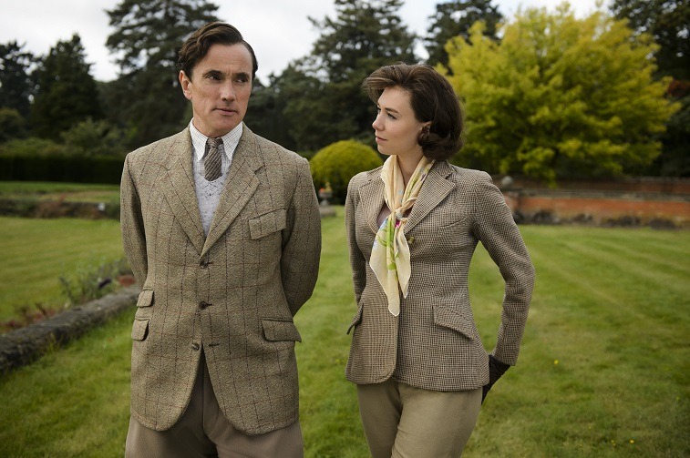 Ben Miles as Peter Townsend and Vanessa Kirby as Princess Margaret in The Crown