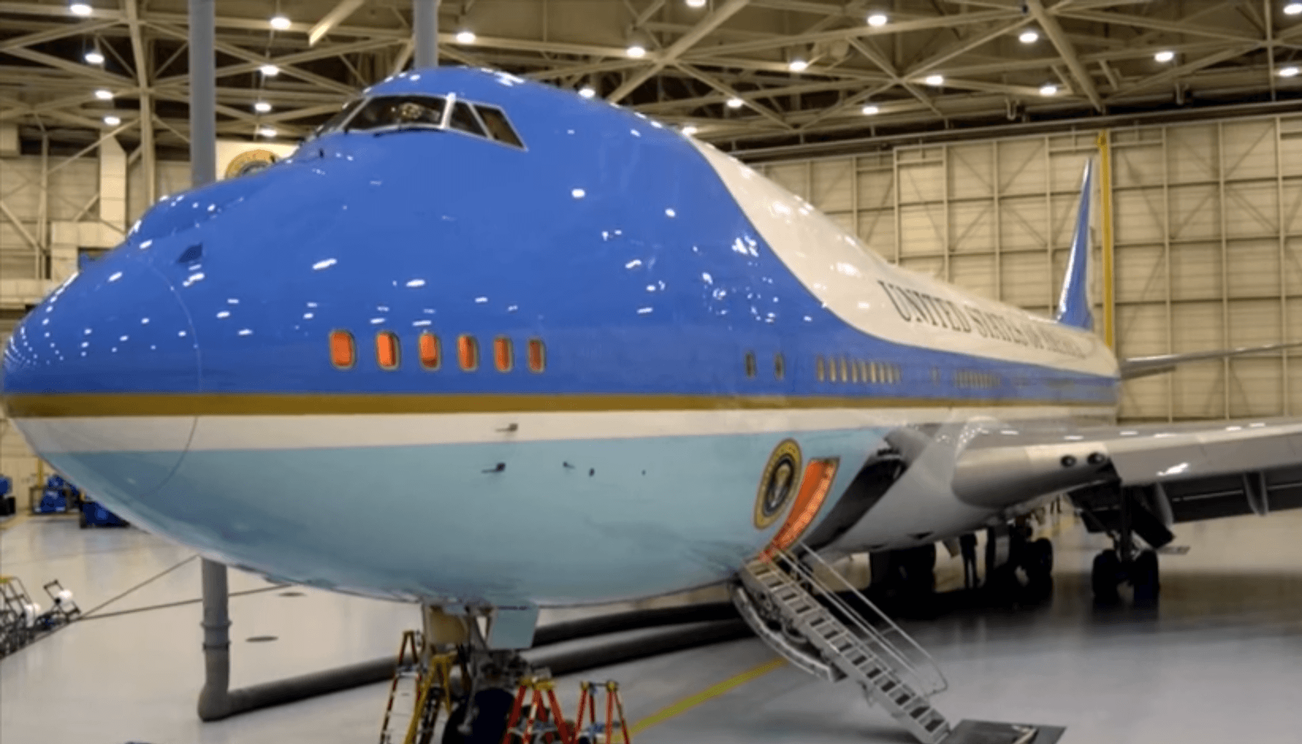 Air force One maintenance 