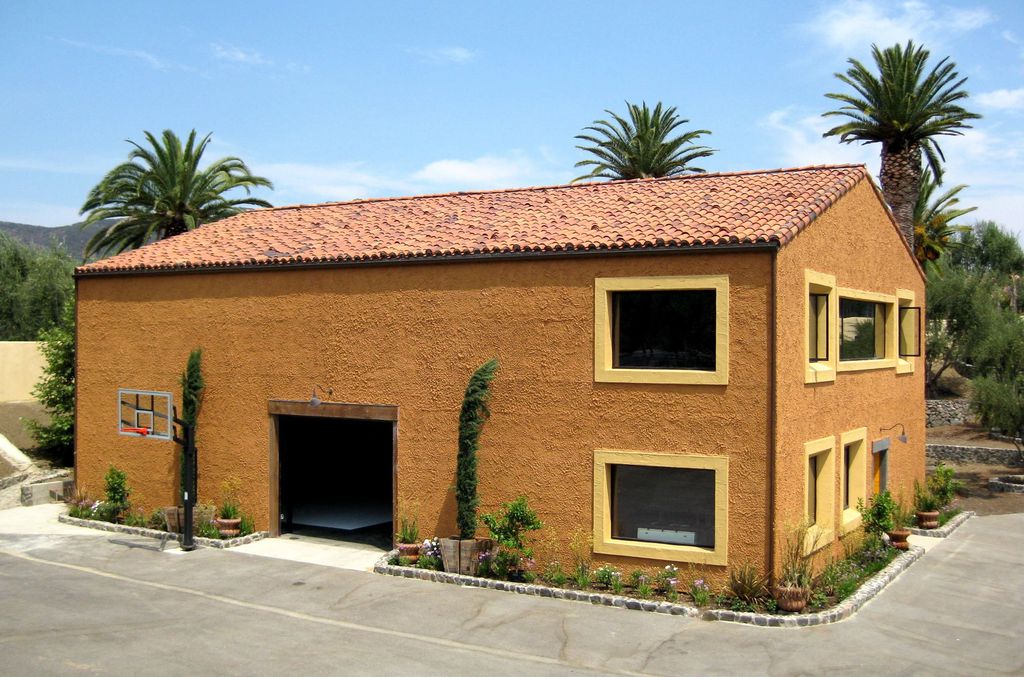 Bachelor Bachelorette House farmhouse