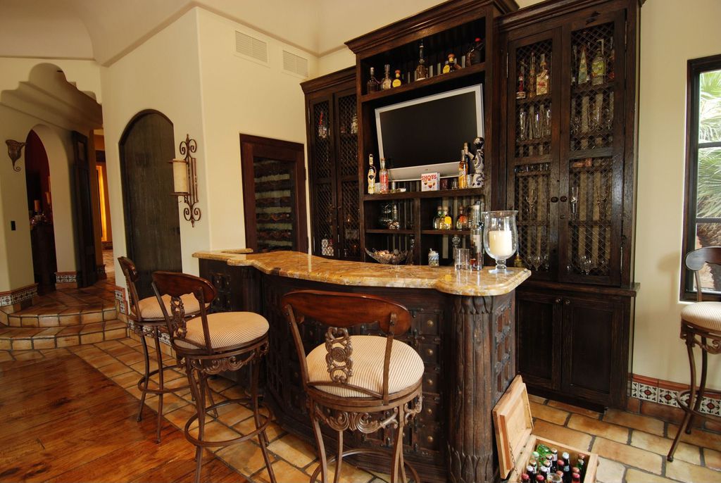 Bachelor Bachelorette House features