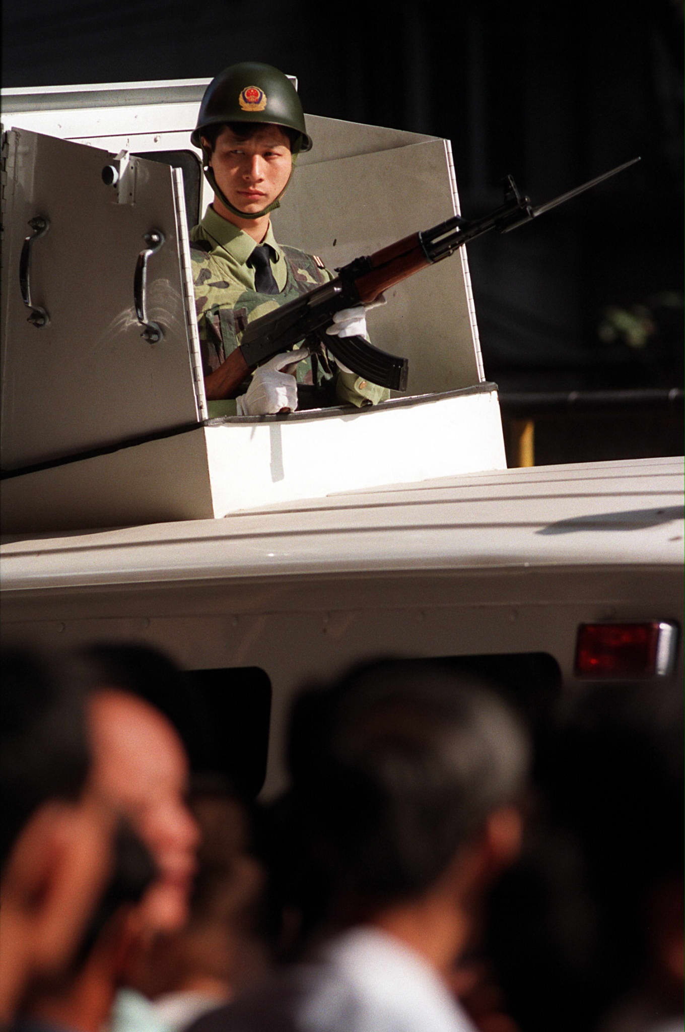 A Chinese policeman armed with a Kalashn