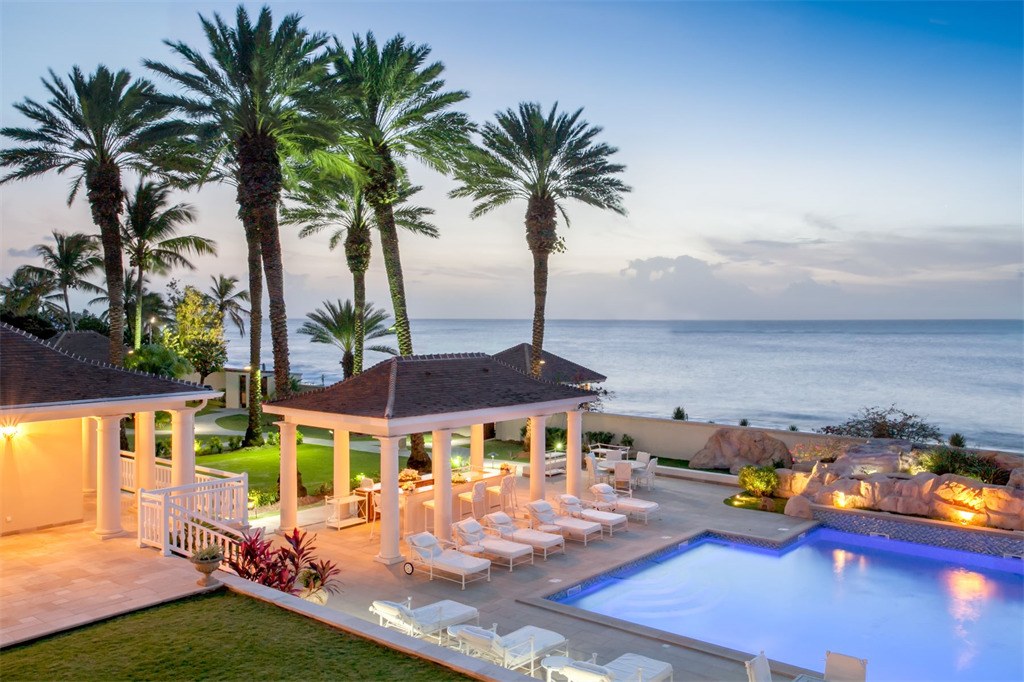 Donald-Trump-Home-Caribbean-Outdoor-Bar