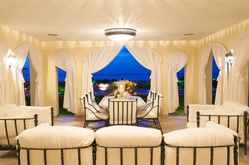 Donald-Trump-Home-Caribbean-Outdoor-Dining