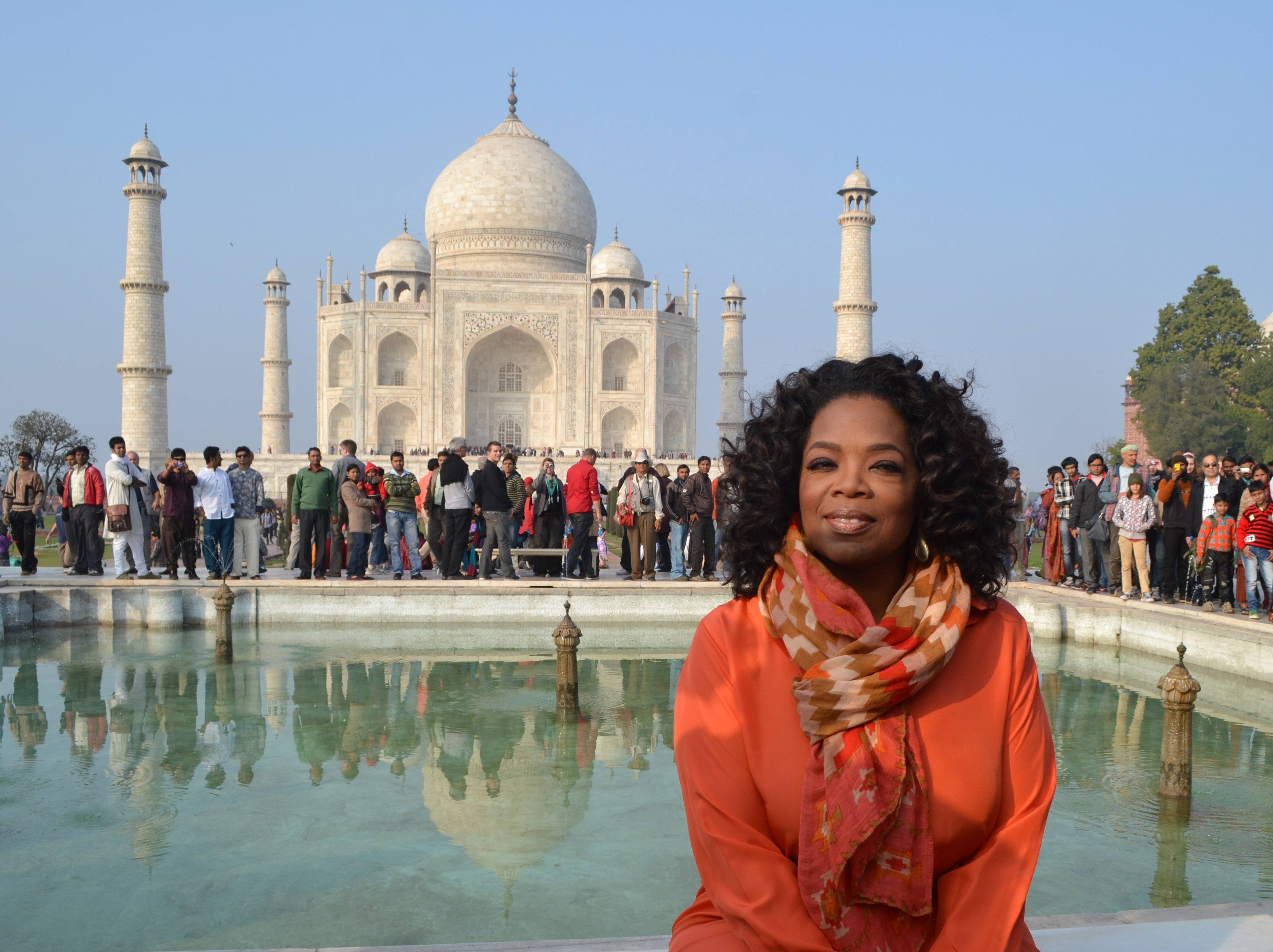 Oprah in front of the Taj Mahal