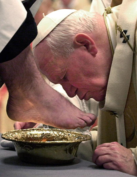 Pope John Pope II kisses the foot of an unidentified clergyman during the Holy Thursday Mass rite of the washing of feet in St. Peter's Basilica at the Vatican 20 April 2000 Pope John Pope II kisses the foot of an unidentified clergyman during the Holy Thursday Mass rite of the washing of feet in St. Peter's Basilica at the Vatican 20 April 2000
