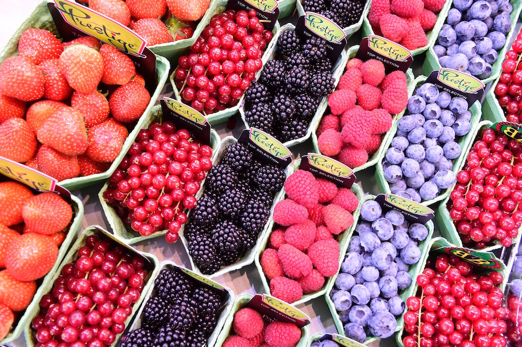 Strawberries, red currants, blackberries, raspberries and blueberries