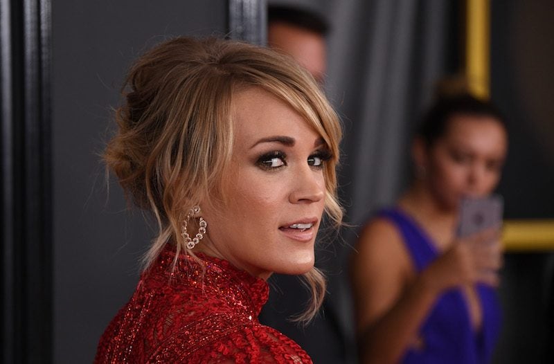 Carrie Underwood arrives for the 59th Grammy Awards on February 12, 2017, in Los Angeles, California. / AFP / Mark RALSTON (Photo credit should read MARK RALSTON/AFP/Getty Images)