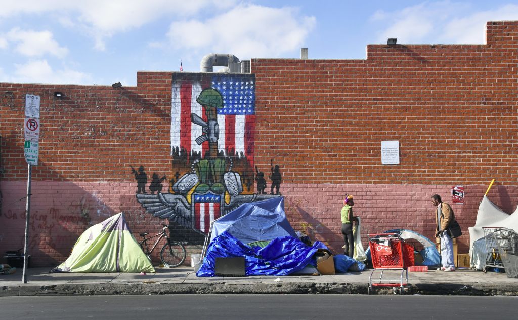 Homeless population in tents in Los Angeles