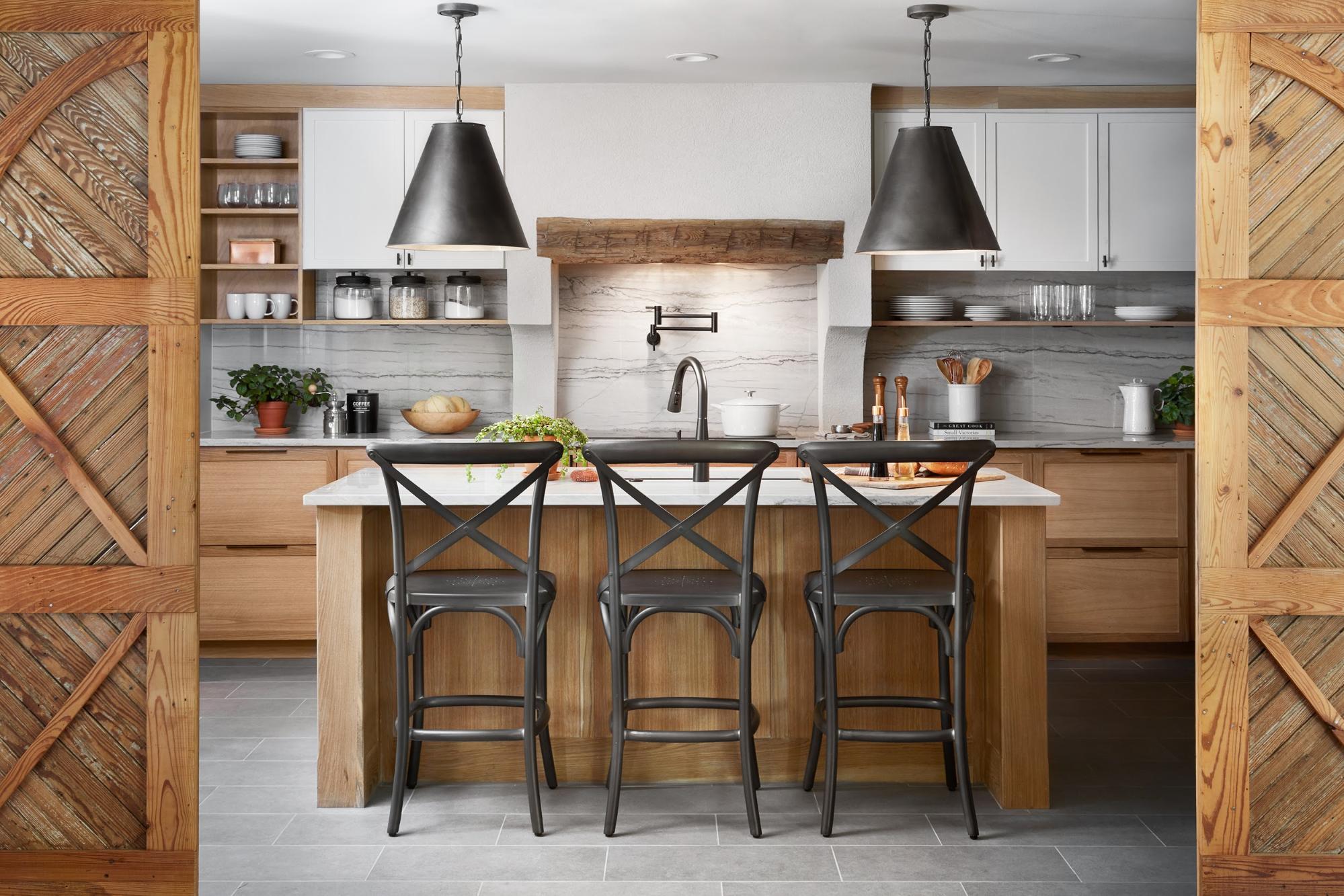 La Pequeña Colina house backsplash fixer upper