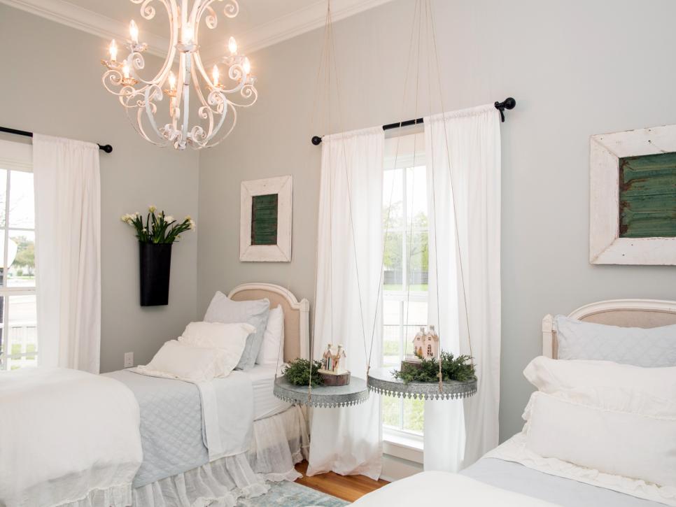 FixerUpper bed and breakfast twin room
