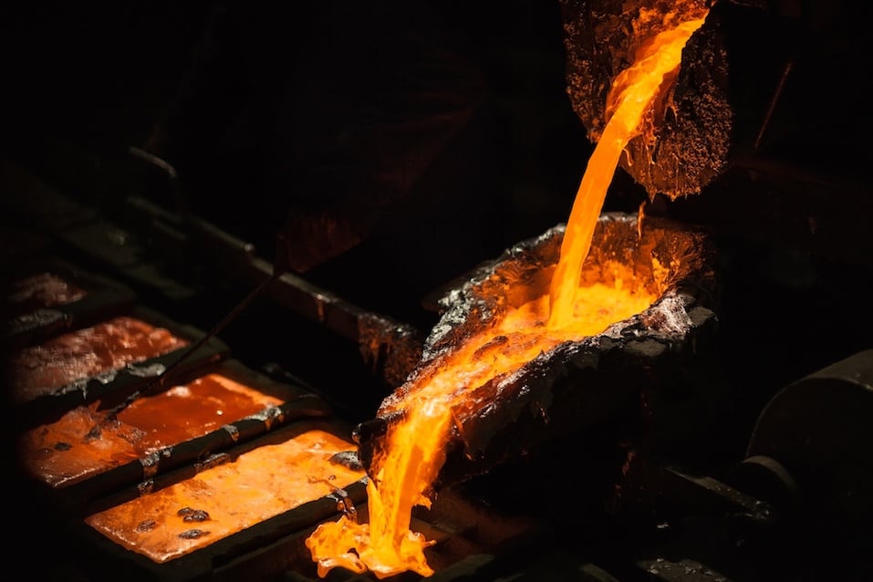 Production of aluminium master alloys on a foundry