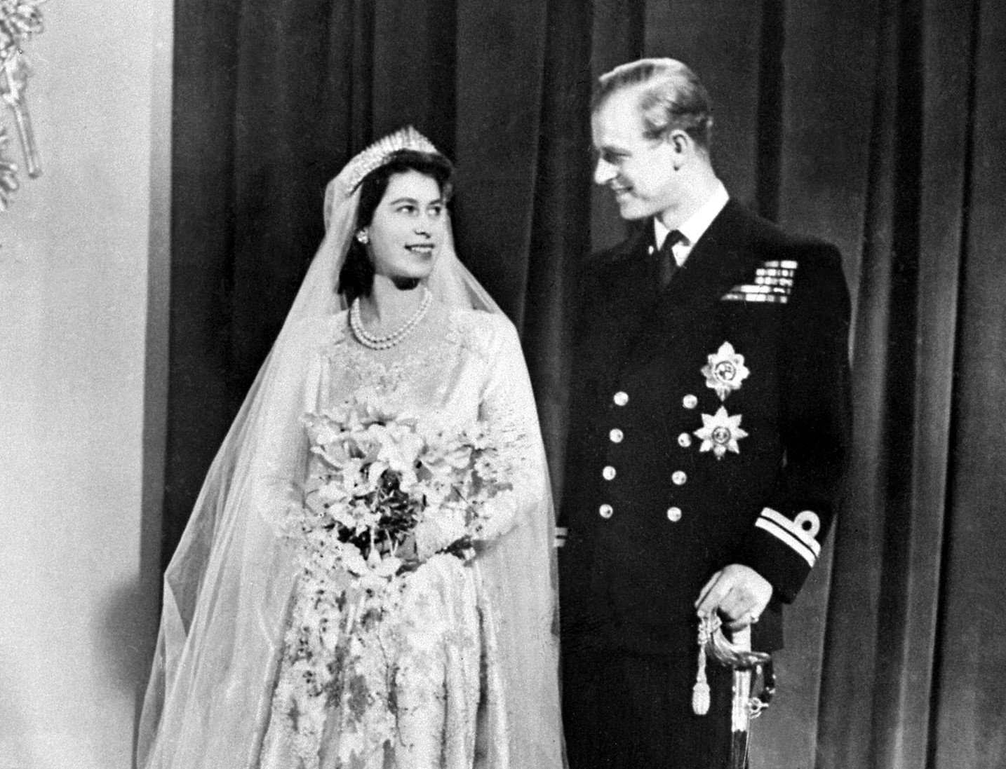 Image of the royal wedding elizabeth 2