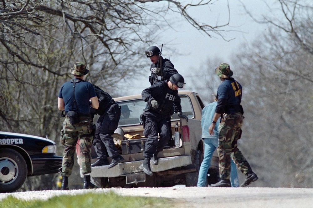 FBI agents unload from a pickup truck on March 12, 1993 near the Branch Davidian religious compound