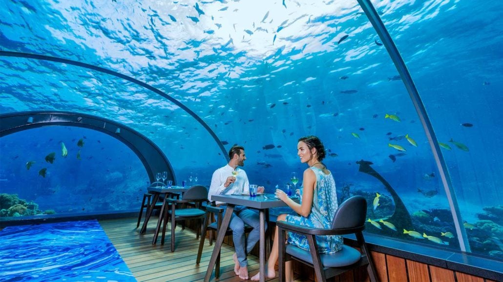 Hurawalhi Resort Underwater restaurant