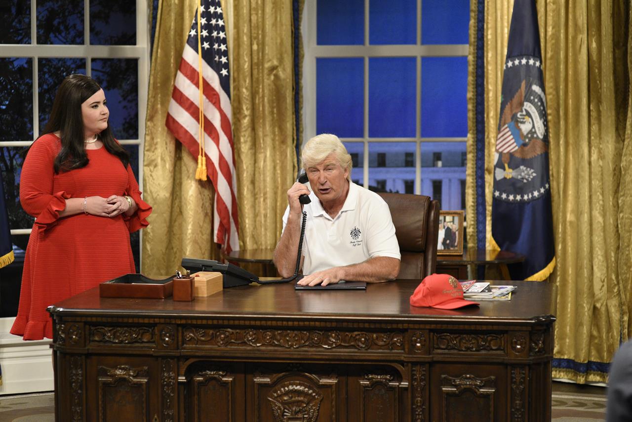 Aidy Bryant and Alec Baldwin on the Oval Office set.