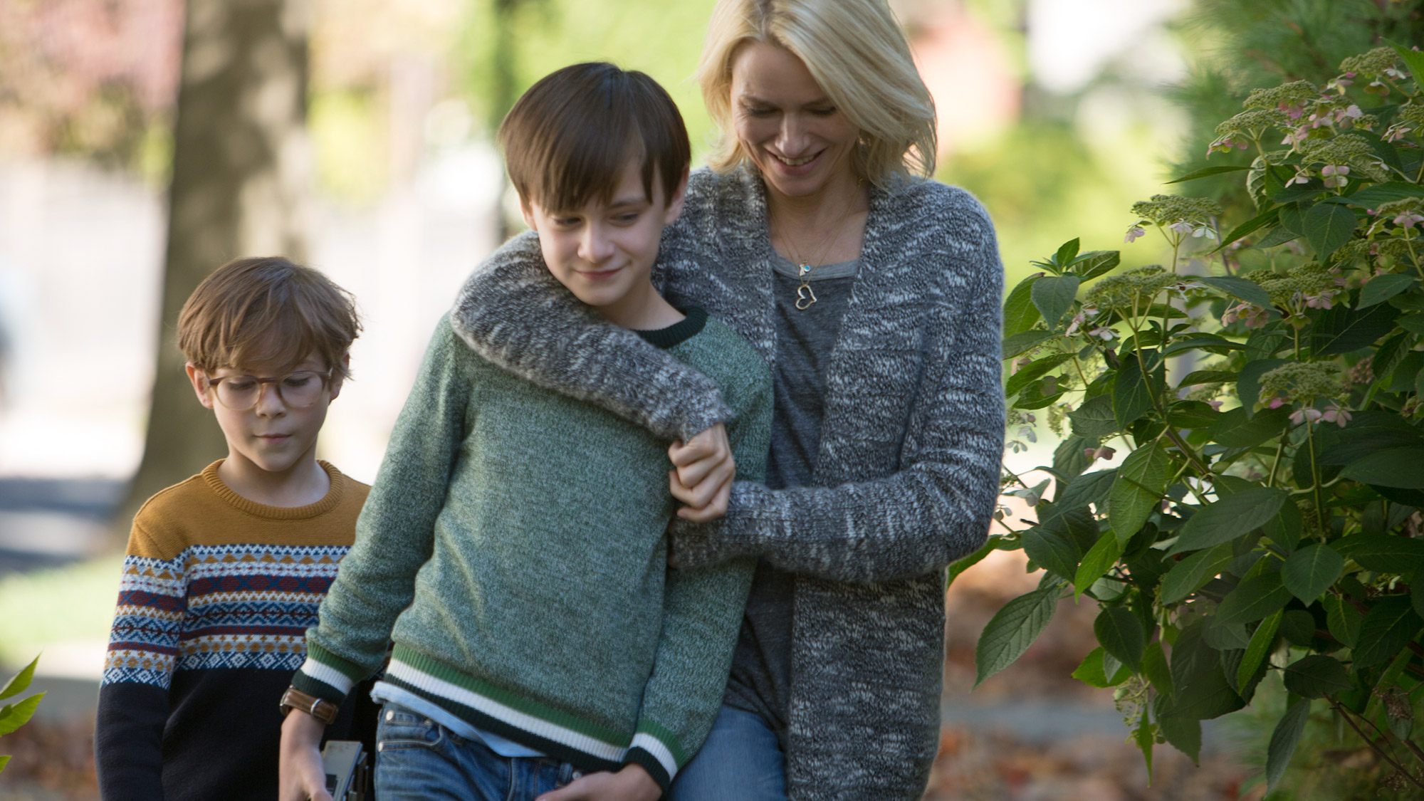 Naomi Watts puts her around a young boy Naomi Watts puts her around a young boy