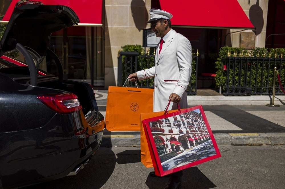 valet holding shopping bags of a client