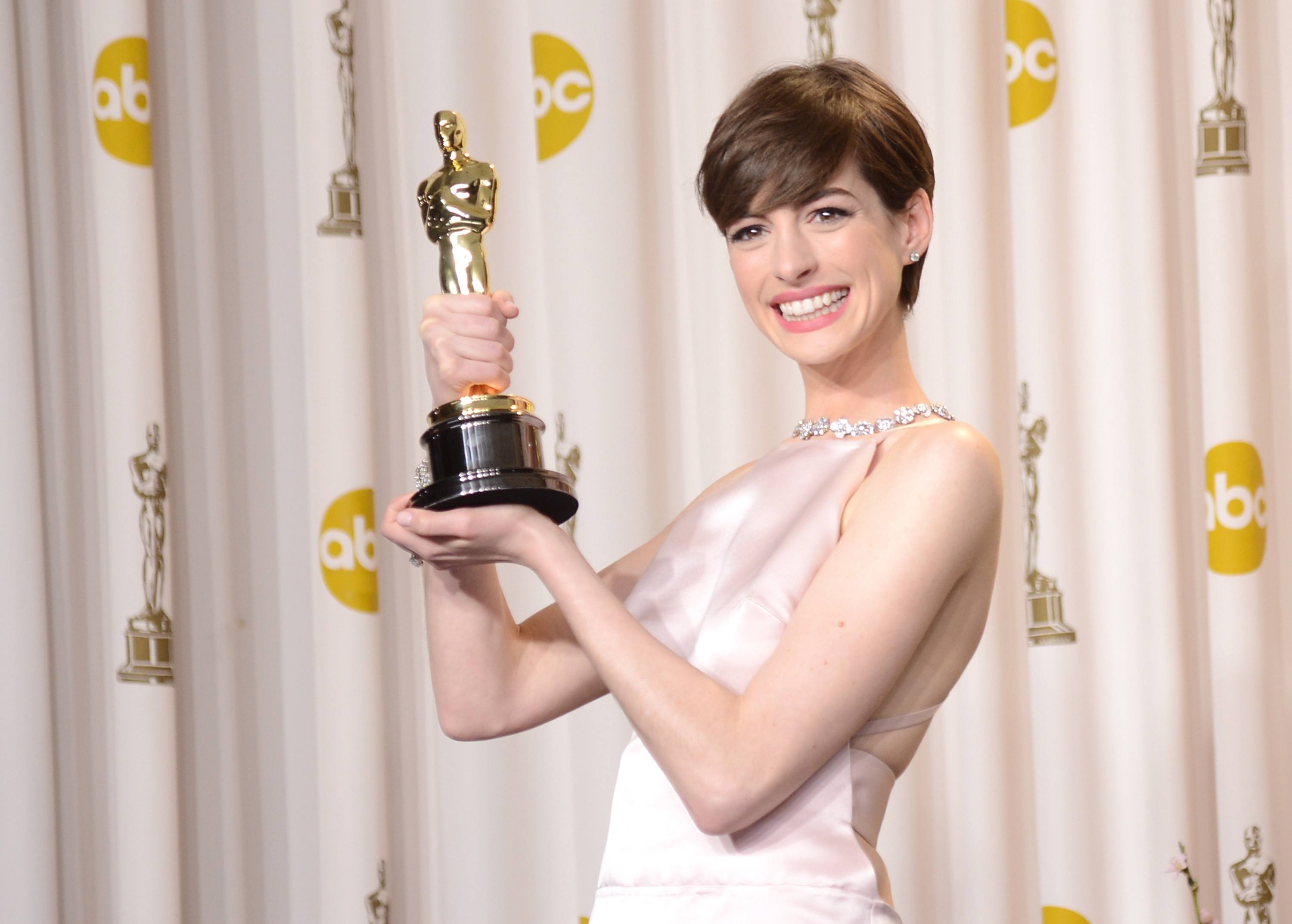 Anne Hathaway Does the 10-Year Challenge in the Most Perfect Way