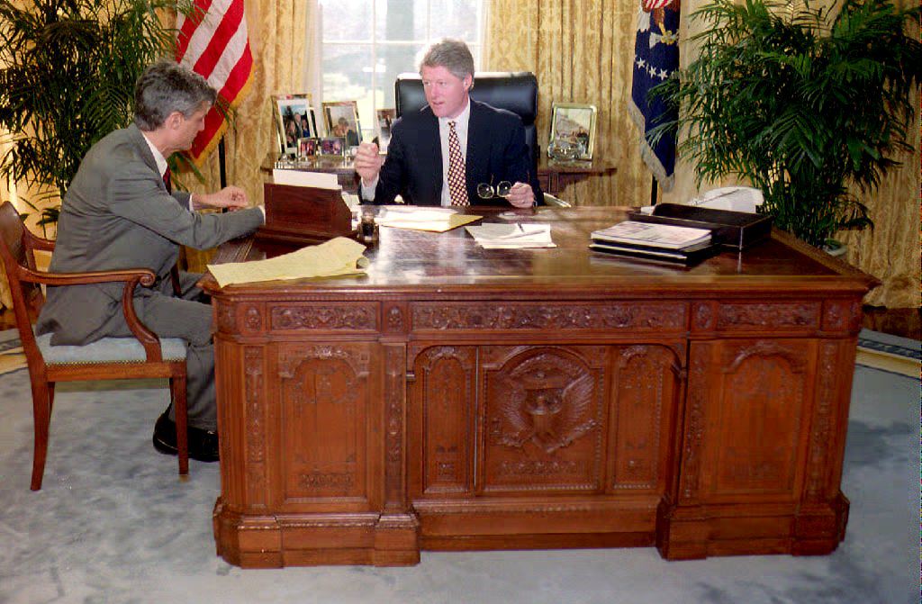 U.S.President Bill Clinton in Oval Office