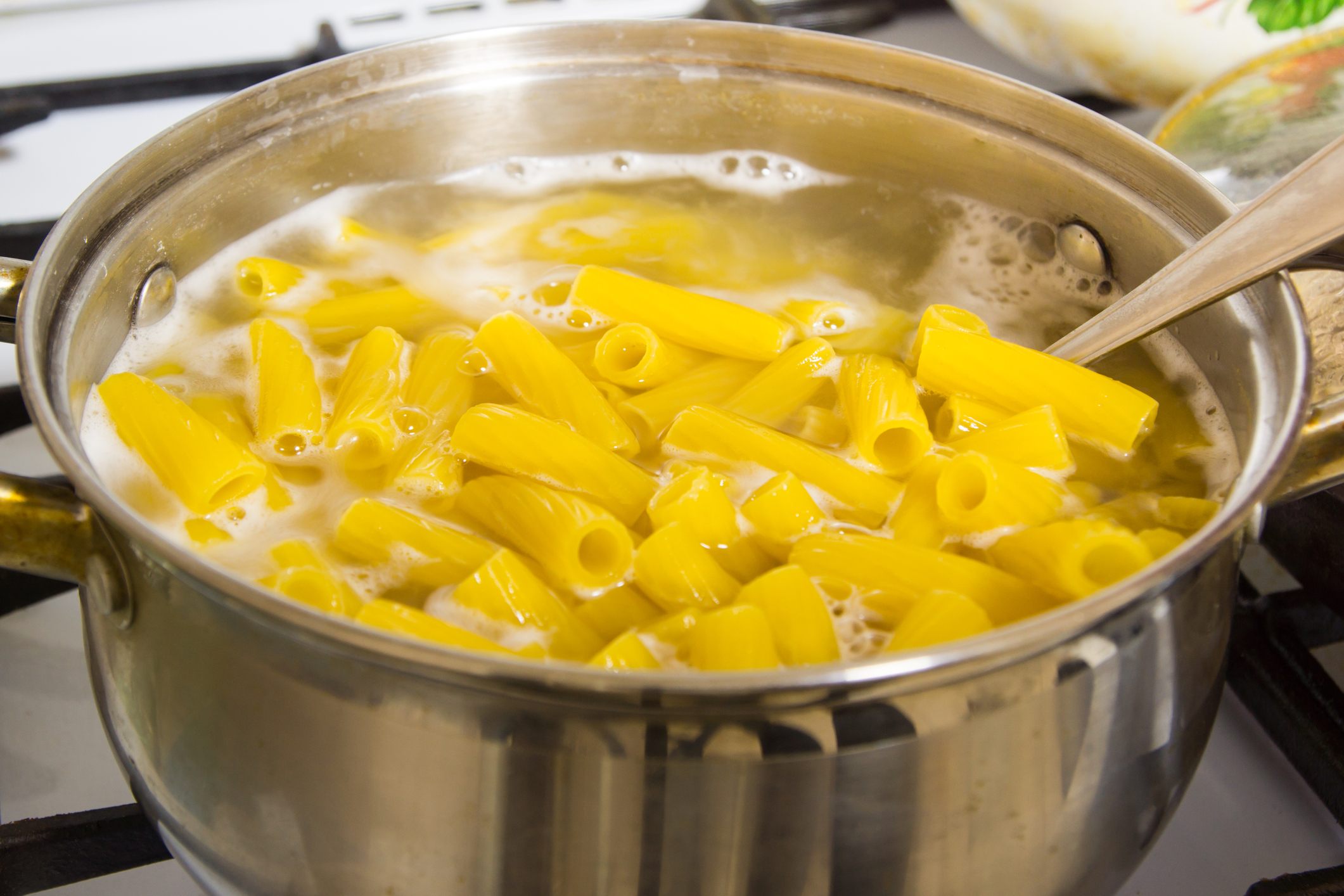Cooking pasta on the stove