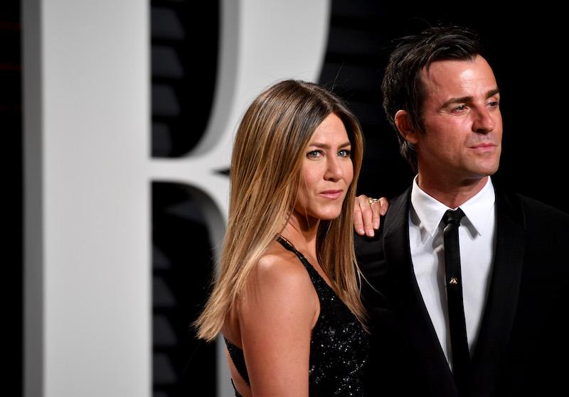 BEVERLY HILLS, CA - FEBRUARY 26: Actors Justin Theroux (L) and Jennifer Aniston attends the 2017 Vanity Fair Oscar Party hosted by Graydon Carter at Wallis Annenberg Center for the Performing Arts on February 26, 2017 in Beverly Hills, California. (Photo by Pascal Le Segretain/Getty Images)
