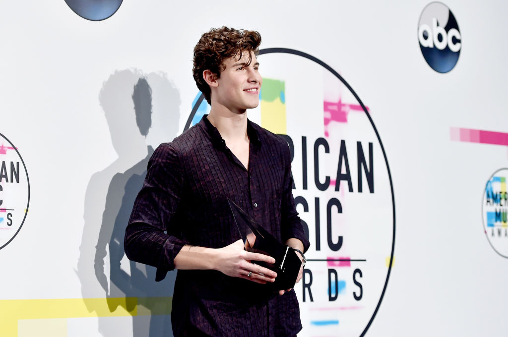 Shawn Mendes poses in the press room during the 2017 American Music Awards at Microsoft Theater on November 19, 2017 in Los Angeles, California. Shawn Mendes poses in the press room during the 2017 American Music Awards at Microsoft Theater on November 19, 2017 in Los Angeles, California.