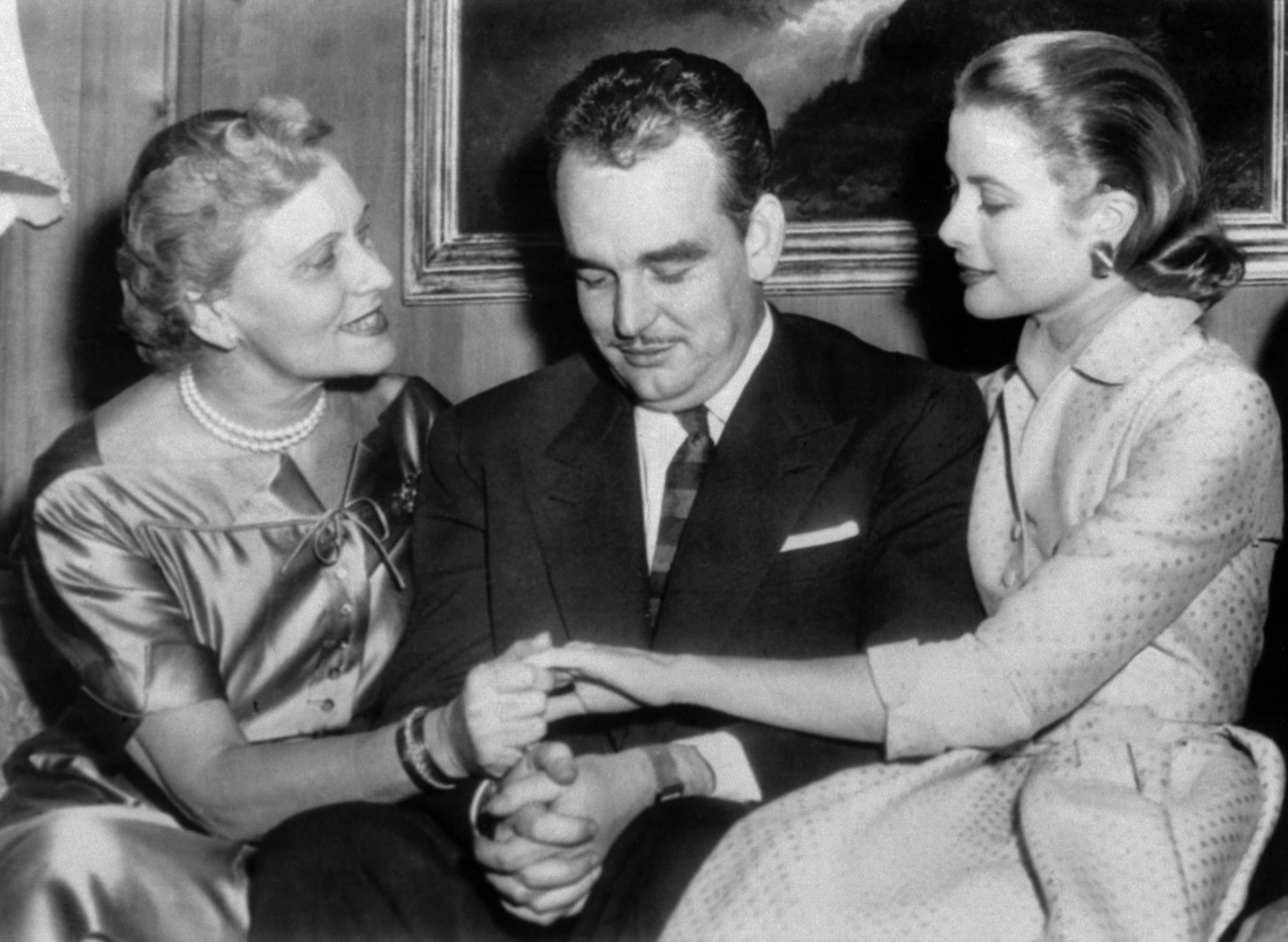 Prince Rainier III of Monaco (C) and grace kelly