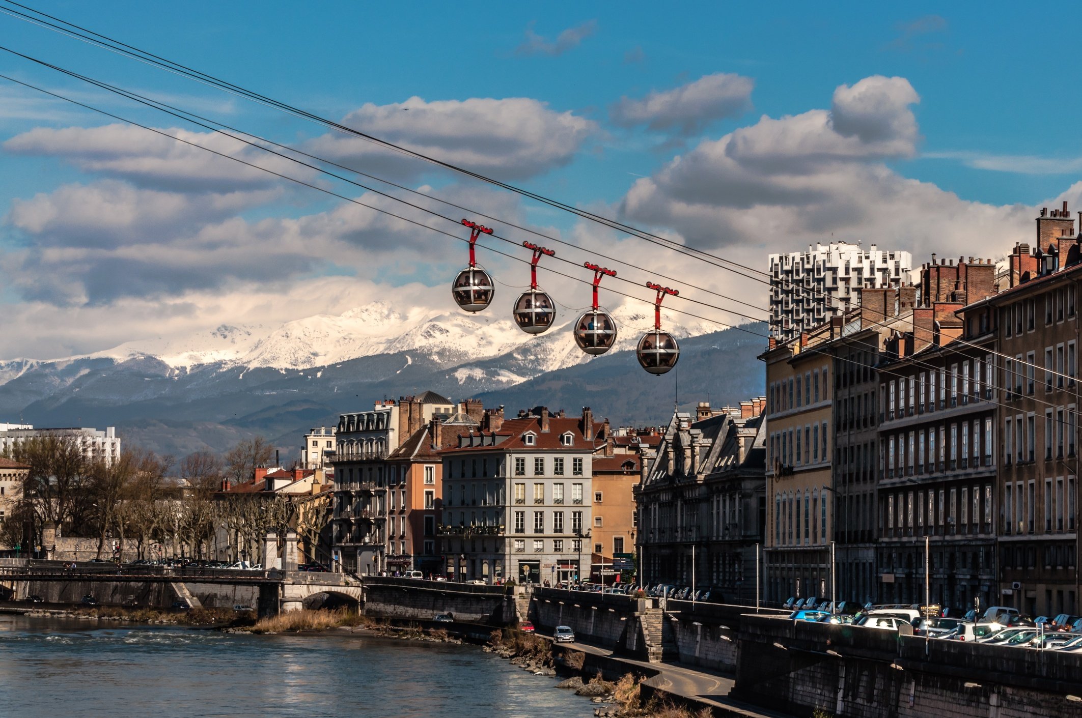 The Grenoble-Bastille cable car and the mountains