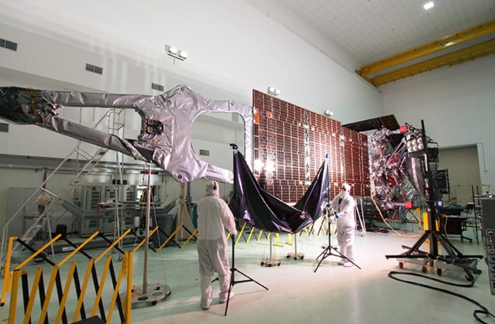 Juno's solar arm with its magnetometer. Juno's solar arm with its magnetometer.